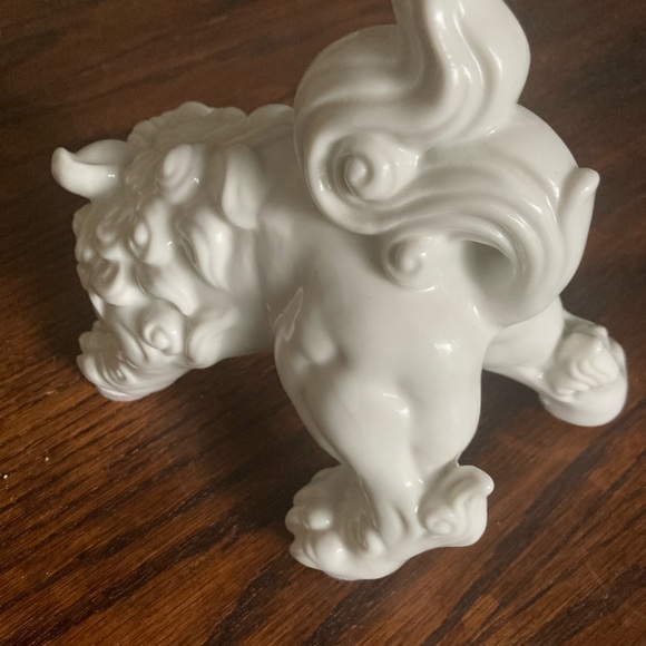 Chinese White Porcelain Blanc de Chin Foo Dog Lion - Picture 3 of 4